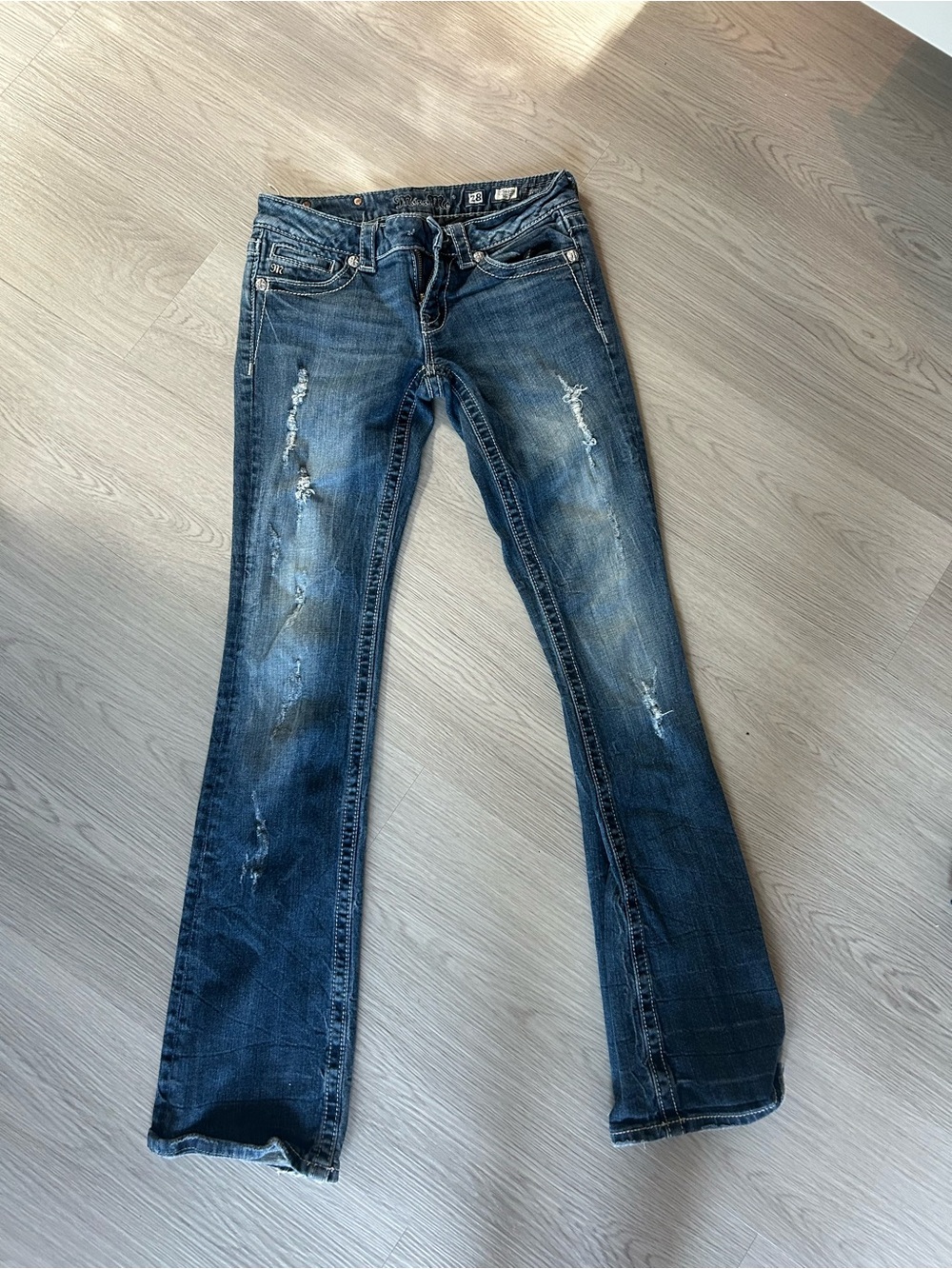 Women’s Miss Me Distressed Dark Blue Jeans *good condition but missing button*
